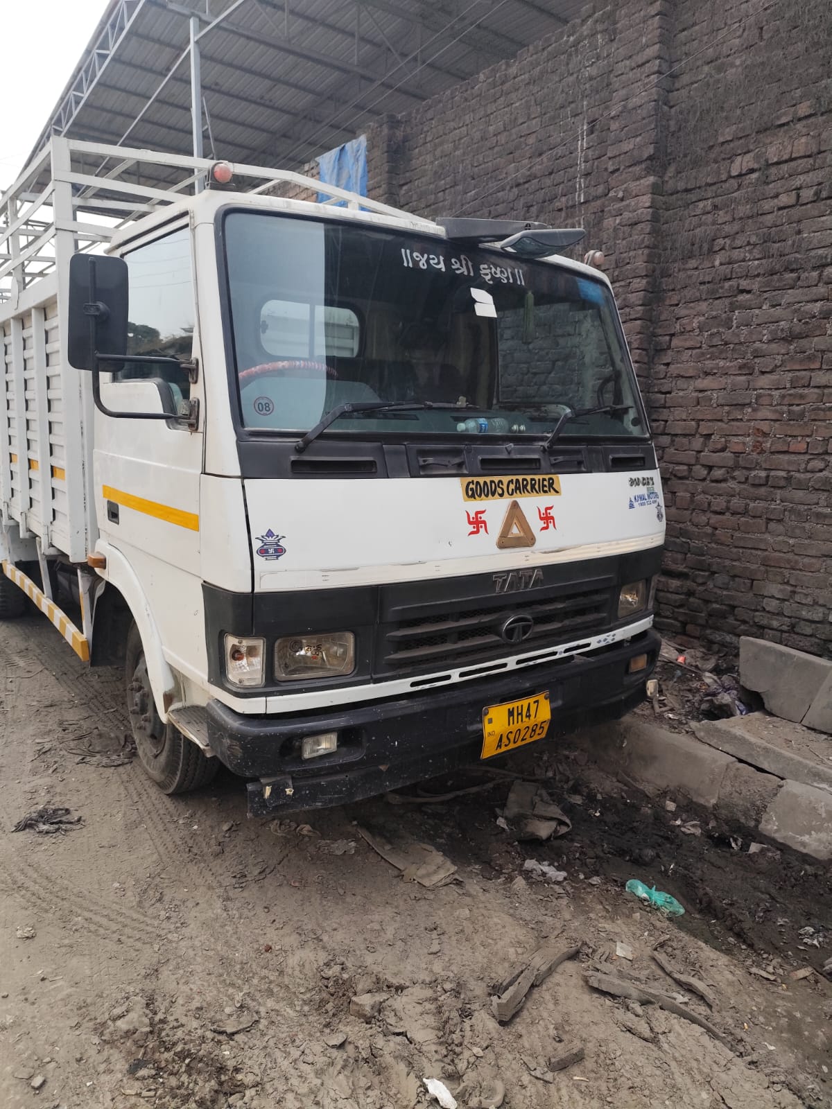 TATA 810